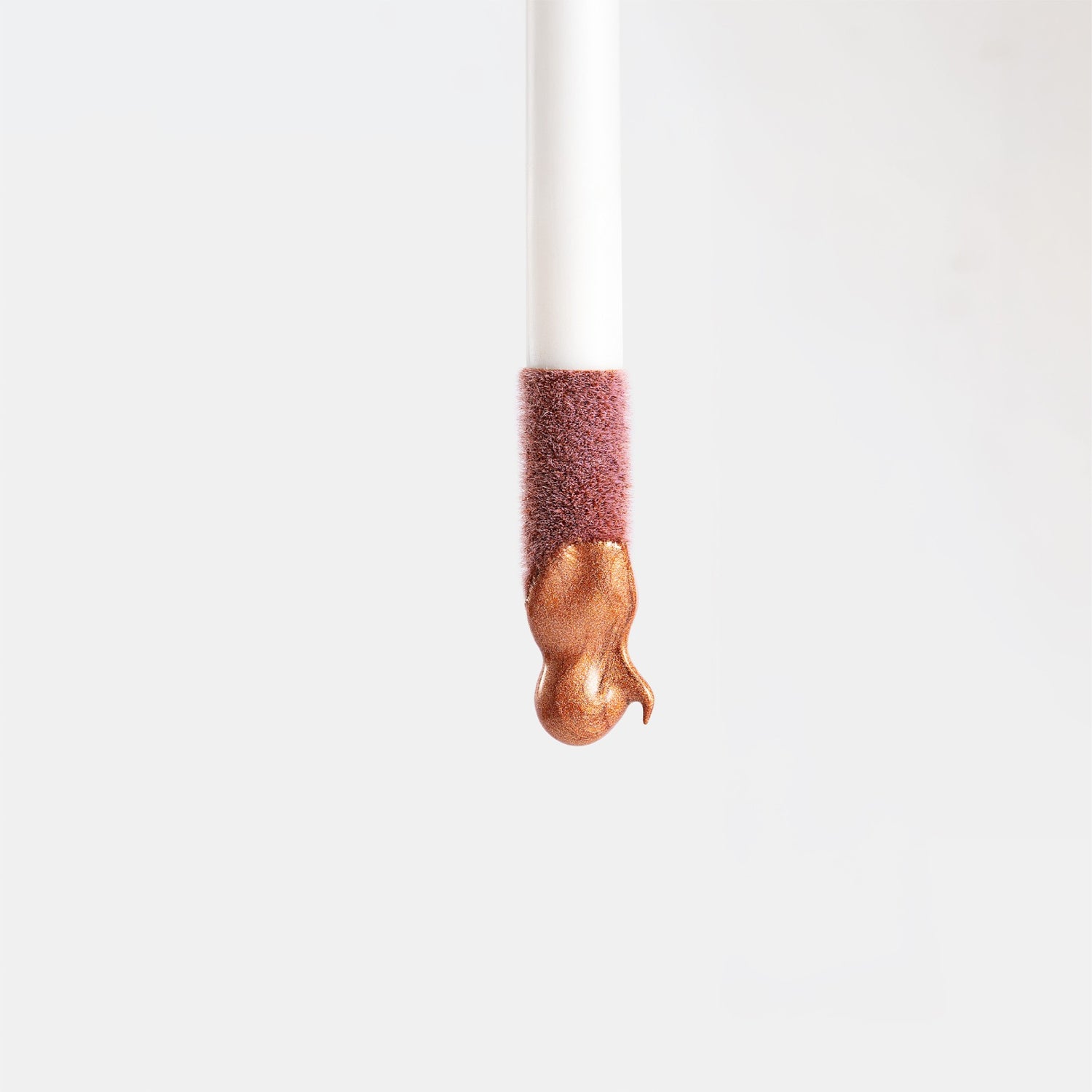 Liquid Highlighter with Lightweight, Blendable Shimmer